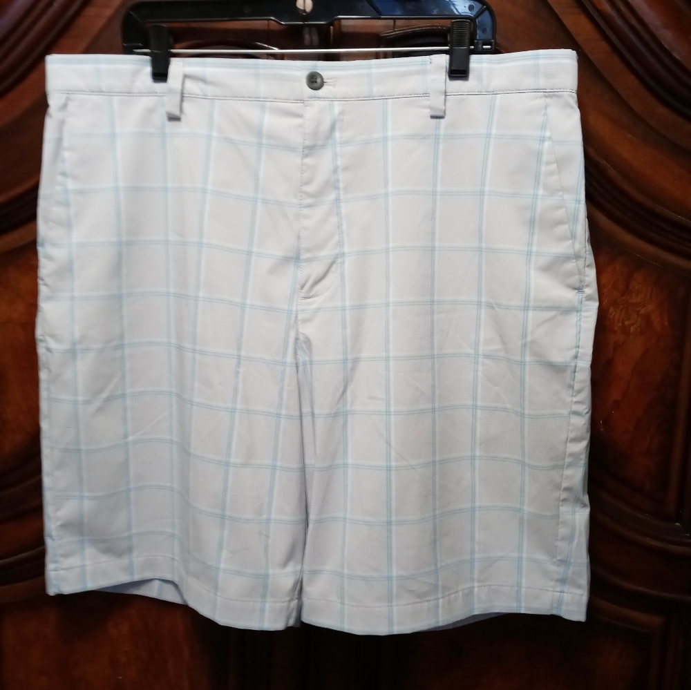 Chaps brand Golf Shorts 38 Light Gray Plaid Hybrid Men's Casual Short Pants